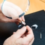 Обслуживание и ремонт слуховых аппаратов исключены из Номенклатуры медуслуг