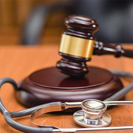 Родителям умершего от ветрянки ребенка медорганизации выплатят более 7 млн руб.