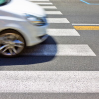 Пешеход на "зебре": надо ли уступать дорогу, если траектории пешехода и автомобиля не пересекаются?