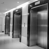 За нарушения требований к организации безопасного содержания лифтов и эскалаторов будут наказывать