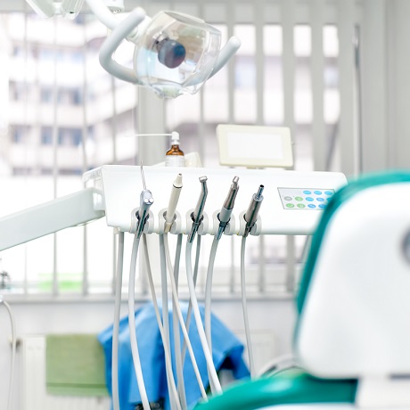 За отсутствие врачебной комиссии и внутреннего контроля качества стоматологическую клинику оштрафовали на 50 тыс. руб.