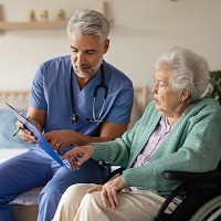 Средствами пенсионных накоплений в НПФ можно будет оплатить лечение от рака и операции на сердце