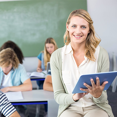 Школьных учителей планируют обеспечить планшетами для работы