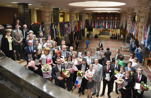 Призеры V Конкурса "Правовая Россия" с членами жюри в фойе Совета Федерации