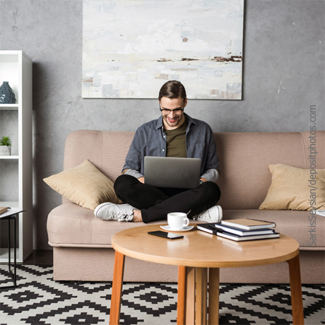 Роструд: работников, выполняющих дистанционную работу на постоянной основе, нужно включать в график отпусков