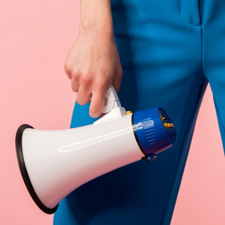 У работодателя остался месяц на то, чтобы проинформировать работников о возможности перехода на электронную трудовую книжку