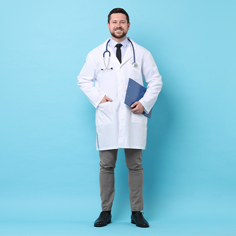 Кабмин скорректировал сроки перечисления специальной соцвыплаты медработникам