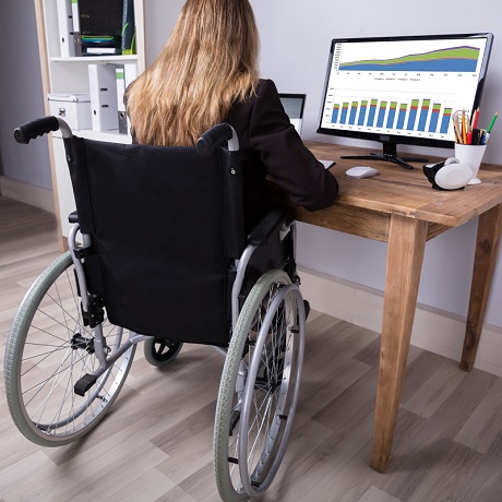 ВС РФ: обустраивать рабочие места для инвалидов – только специальными средствами!