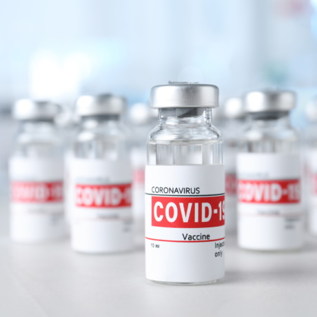 Определен порядок подготовки актов Правительства РФ о закупках вакцин для профилактики COVID-19 у единственного поставщика в 2021-2022 годах