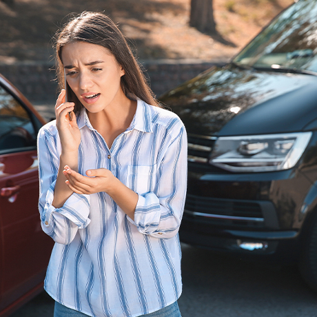 Взыскать моральный ущерб с УК за повреждение автомобиля могут не только жильцы