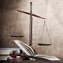 КС РФ считает конституционной норму, по которой оспаривать нормативные акты в суде могут только лица с высшим юридическим образованием