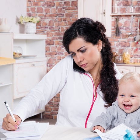 Работника можно привлечь к дисциплинарной ответственности в праздничный нерабочий день, если он дал согласие на работу