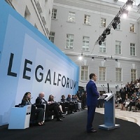 Дмитрий Медведев: "Тестирование передовых правовых разработок в экспериментальных зонах продолжится"