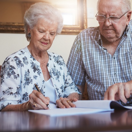 Сделки по недвижимости с одинокими пенсионерами могут стать обязательными для нотариального удостоверения