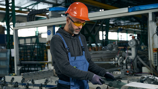 Какие документы подтверждают стаж во вредных условиях труда и как его учесть