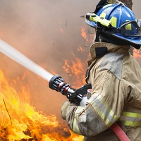 Материальная помощь сотруднику после пожара может быть освобождена от НДФЛ, только если огонь возник в результате стихийного бедствия