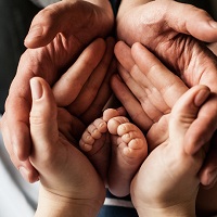 Принят закон о ежемесячной выплате при рождении первенца