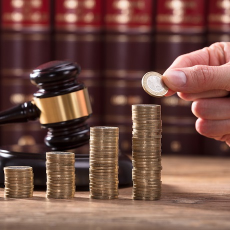 Судебные расходы при снижении компенсации за нарушение исключительных прав нужно распределять пропорционально