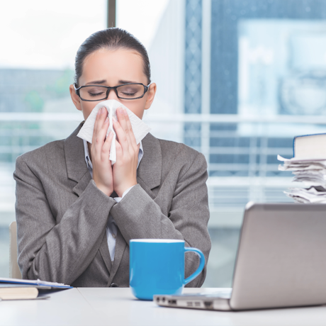 Часто болеющих сотрудников будут направлять на экспертизу врачебной комиссии