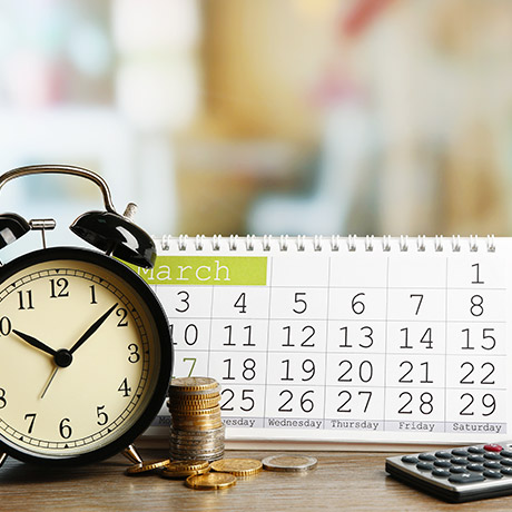 Когда работодатель должен выплачивать первую зарплату работнику