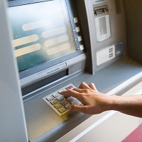 Банк России: реквизиты чека из банкомата должны оставаться четкими и легко читаемыми минимум 6 месяцев со дня его выдачи