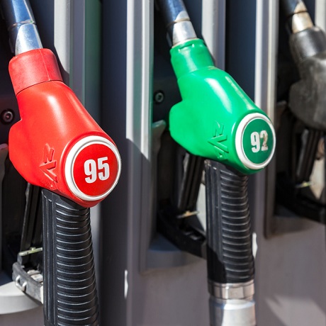 Рост цен на бензин предлагают ограничить уровнем инфляции