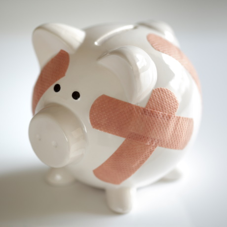 С 1 февраля граждане-должники получат право на сохранение средств на счете в размере прожиточного минимума при списании по исполнительным документам