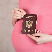 ВС РФ: отсутствие у генетической матери "суррогатного" ребенка права на получение больничного по беременности и родам не противоречит закону