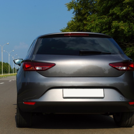 За скрытые номера на машине предлагают лишать водительских прав