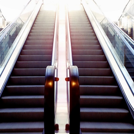 За нарушение требований к организации безопасного содержания лифтов и эскалаторов могут ввести административную ответственность