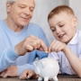 Предлагается индексировать пенсию пенсионерам, с которыми заключен договор о приемной семье