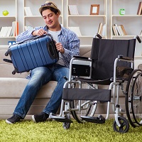 За отказ в оказании услуг пожилым людям и инвалидам может быть введена административная ответственность