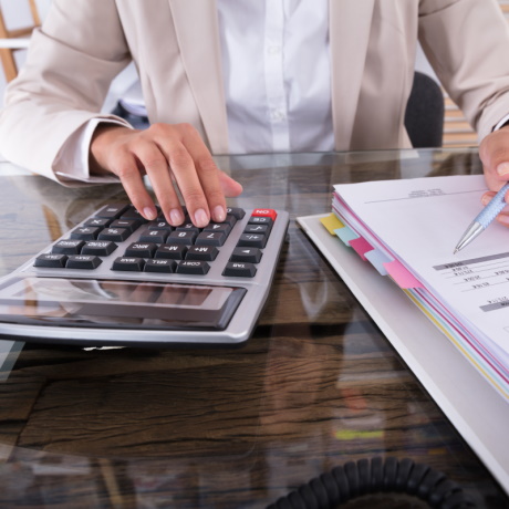 Обязательно ли предоставлять налоговому инспектору регистры бухгалтерского учета?