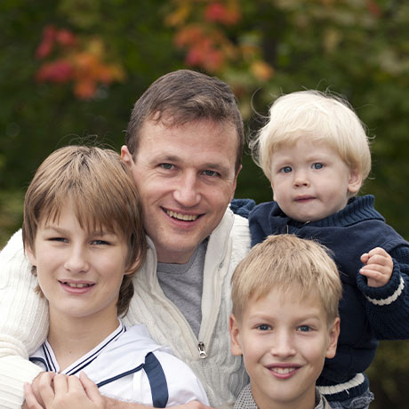 Уволить единственного кормильца трех детей по решению учредителей нельзя