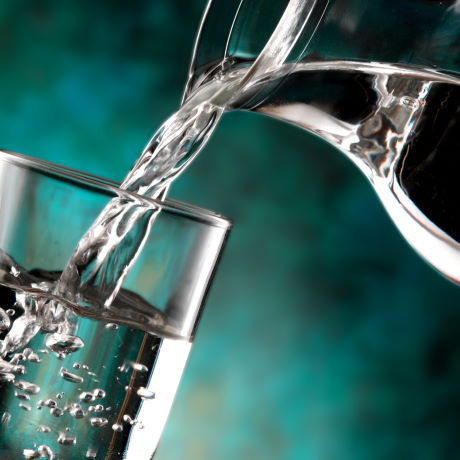 ВС РФ: управляющая компания, являющаяся исполнителем коммунальных услуг, разрабатывать программу производственного контроля качества воды