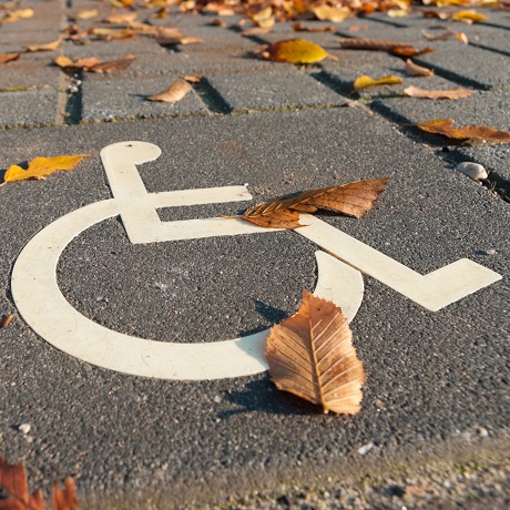 Утвержден порядок предоставления мест для бесплатной парковки ТC инвалидов III группы