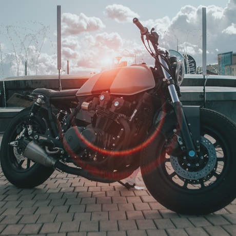 Мотоциклы и мопеды могут получить разрешение пользоваться выделенной полосой