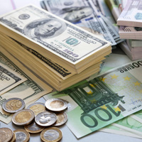 Курсы доллара и евро повысились и достигли показателей за апрель 2015 года