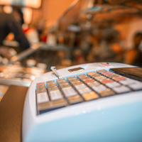 Кабмин предлагает конкретизировать правила экспертизы ККТ