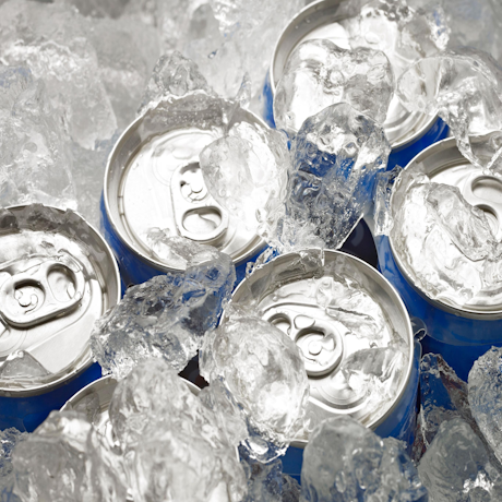 Реклама энергетиков должна предупреждать о вреде их чрезмерного потребления