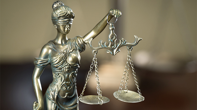 КС РФ признал право обвиняемого просить о суде присяжных при отмене приговора