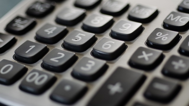 КС РФ постановил урегулировать вопрос увеличения цены долгосрочного контракта